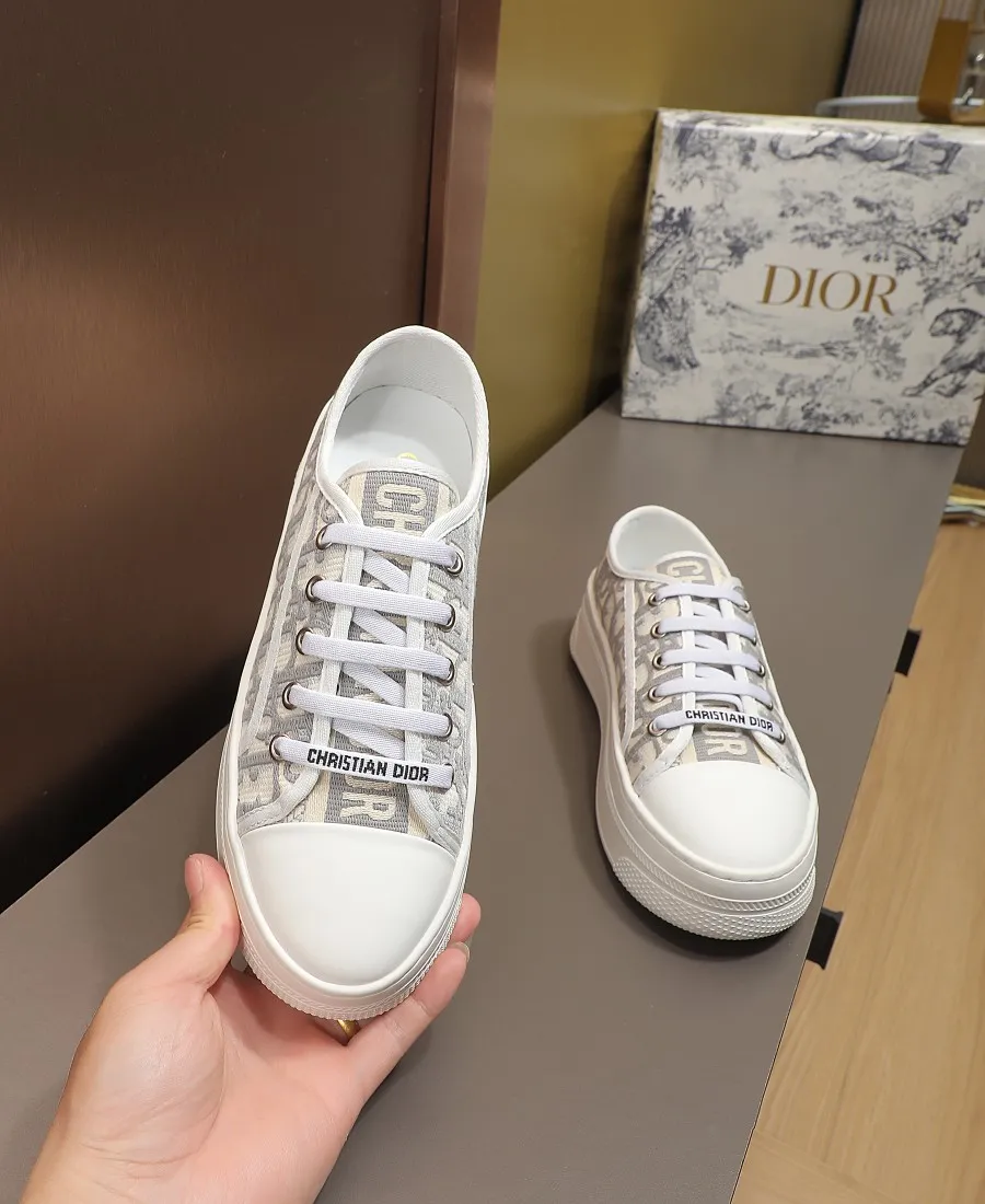 👟👟Ex-factory price 440👟👟 DIOR Dior's new thick-soled sports white shoes, electro-embroidered fabric, embroidered letters, breathable mesh lining, sheepskin for foot pads, lightweight outsole. Size: 35-40 (41 customized)
